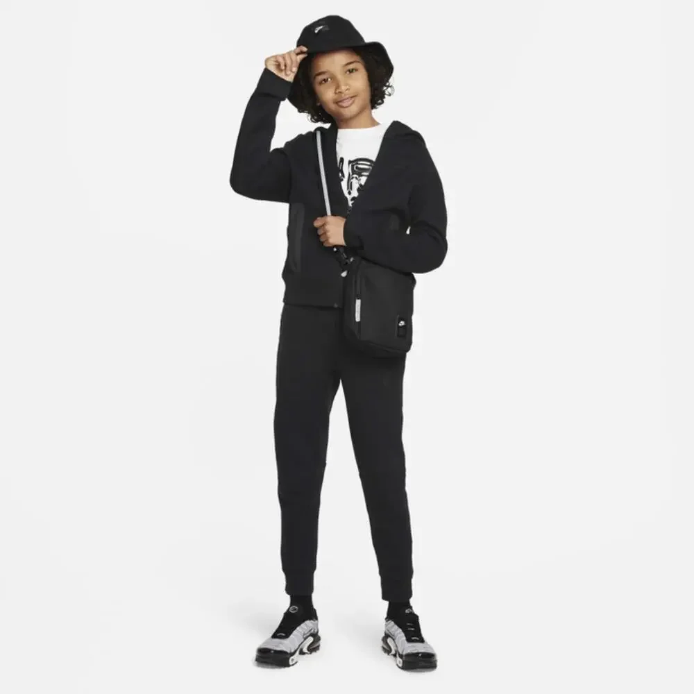 Nike Sportswear Tech Fleece Hoodie Boys XL Black Long Sleeve Full Zip FROG560